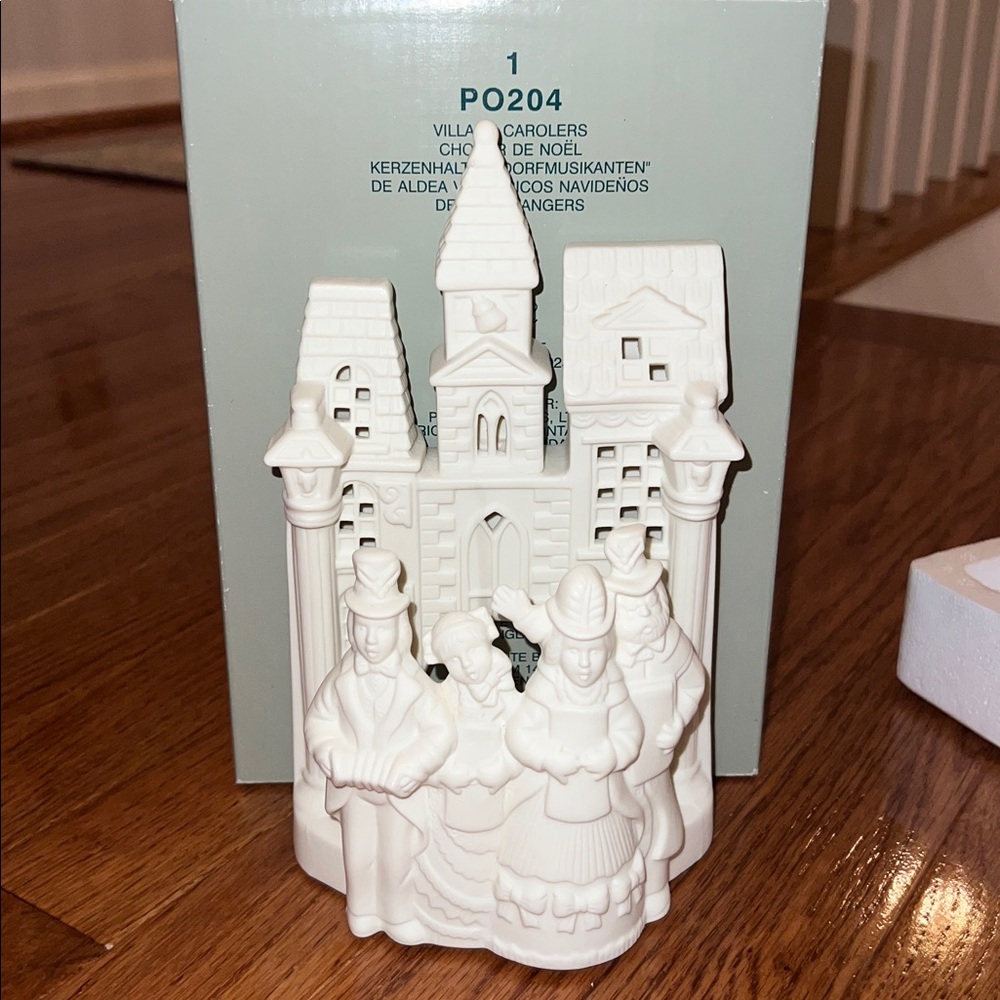 NEW IN BOX PartyLite Village Carolers White Porcelain Tea-light Candle Holder
